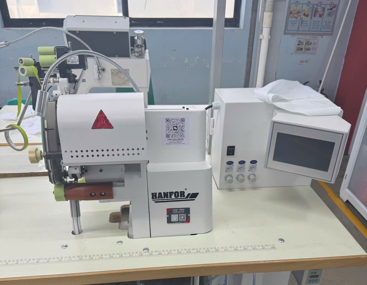 Máy dán keo bonding